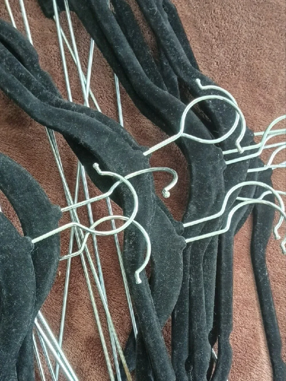 15 Velvet Non-Slip Suit Hangers - Black (Set)